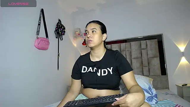 Snapshot of tiffany__pink chatting on November 16, 9:31 pm tiffany pink online show from November 16, 9:31 pm