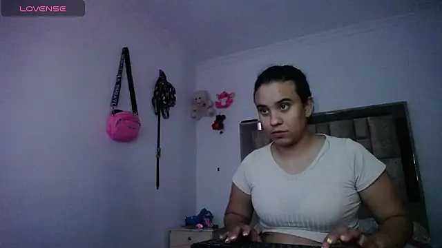 Snapshot of tiffany__pink chatting on November 22, 9:47 pm tiffany pink online show from November 22, 9:47 pm