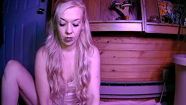 Snapshot of lyra_rose chatting on March 16, 5:36 am lyra rose online show from March 16, 5:36 am