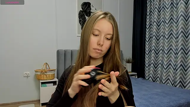 Snapshot of Peggy_Beauty chatting on December 9, 2:56 am Peggy Beauty online show from December 9, 2:56 am