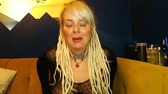 pixiedreadx online show from October 21, 9:37 pm