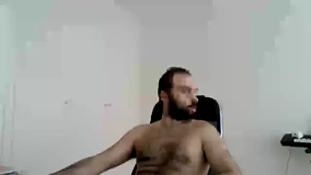 Snapshot of joaodias_97 chatting on April 1, 10:16 am joaodias 97 online show from April 1, 10:16 am
