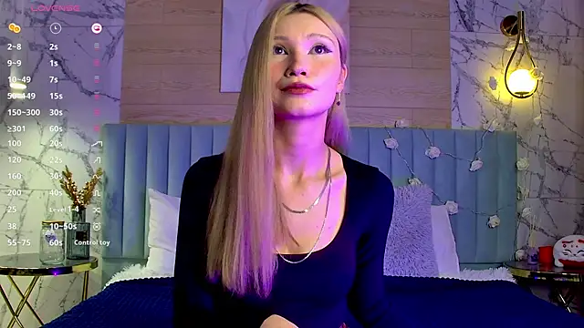 Snapshot of CarolReeves chatting on January 19, 5:48 am CarolReeves online show from January 19, 5:48 am