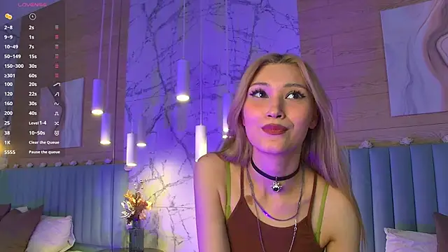 Snapshot of CarolReeves chatting on March 19, 12:12 pm CarolReeves online show from March 19, 12:12 pm