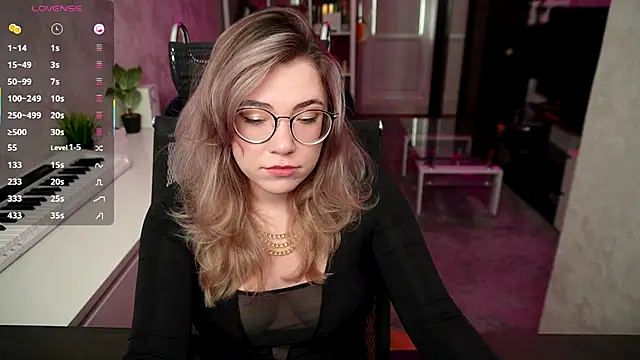 Snapshot of RemyCute chatting on October 4, 12:03 pm RemyCute online show from October 4, 12:03 pm