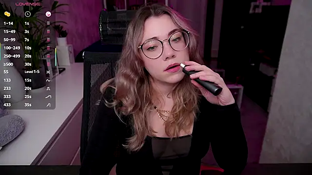 Snapshot of RemyCute chatting on October 20, 7:03 pm RemyCute online show from October 20, 7:03 pm