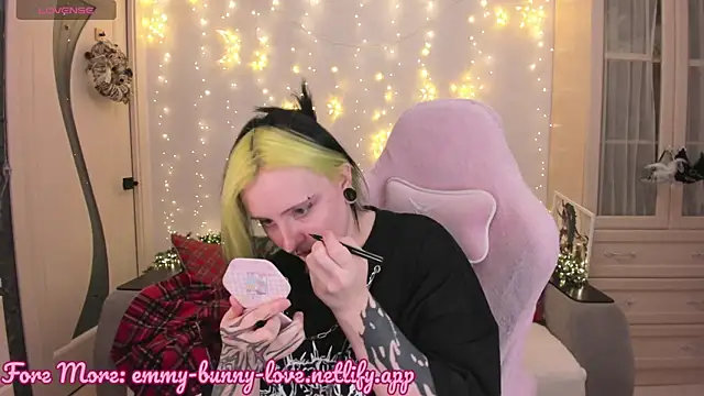 EmmyBunny online show from January 8, 4:20 pm