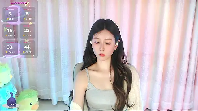 Aimee-520 online show from April 18, 12:58 am