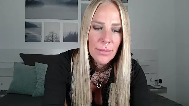 Lara-CumKitten online show from December 19, 2:02 pm