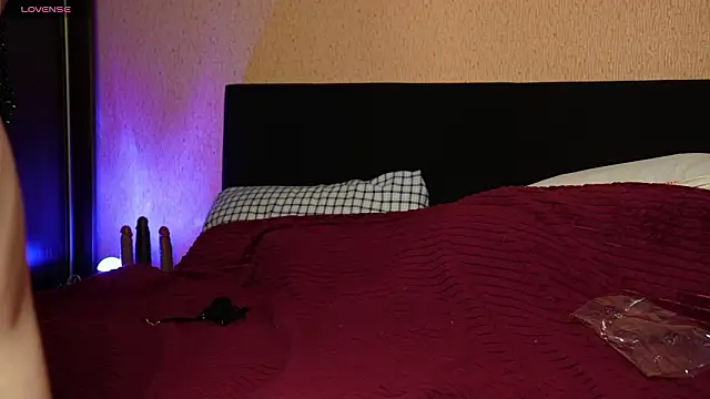 BlueCherryy online show from February 8, 12:30 pm