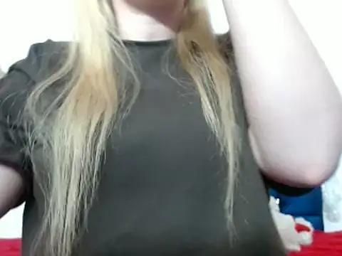 Snapshot of 69liamilk69 chatting on December 26, 3:27 am 69liamilk69 online show from December 26, 3:27 am