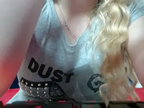 Snapshot of 69liamilk69 chatting on December 28, 3:37 am 69liamilk69 online show from December 28, 3:37 am