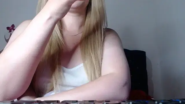 Snapshot of 69liamilk69 chatting on December 19, 5:36 am 69liamilk69 online show from December 19, 5:36 am