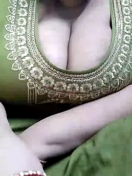 Snapshot of Seema_99 chatting on January 18, 7:59 am Seema 99 online show from January 18, 7:59 am