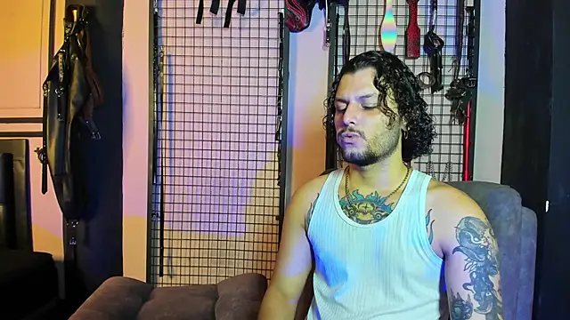 Twisted Fantasy online show from December 29, 3:57 pm