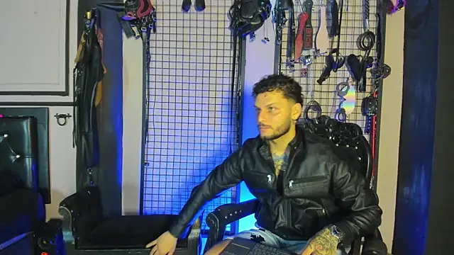 Twisted Fantasy online show from November 19, 4:34 am