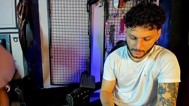 Twisted Fantasy online show from February 24, 4:32 am