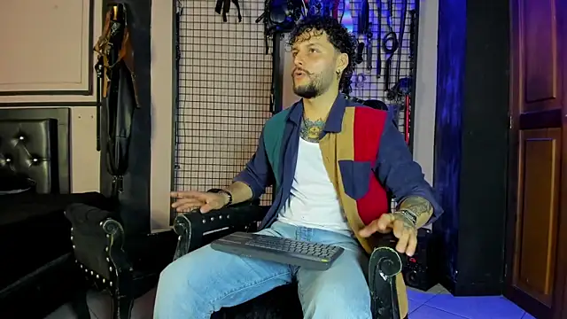 Twisted Fantasy online show from April 17, 3:42 am