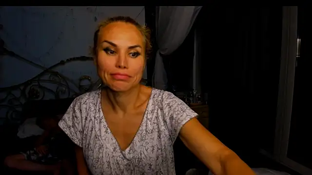 Snapshot of Radmila_Queen_ chatting on July 26, 9:43 pm Radmila Queen online show from July 26, 9:43 pm