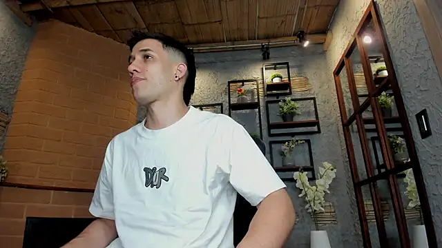 Snapshot of alexgiraldo_ chatting on January 24, 11:26 am alexgiraldo online show from January 24, 11:26 am