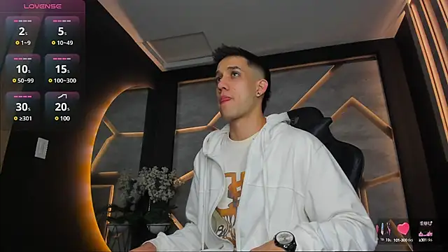 Snapshot of alexgiraldo_ chatting on February 1, 11:21 am alexgiraldo online show from February 1, 11:21 am