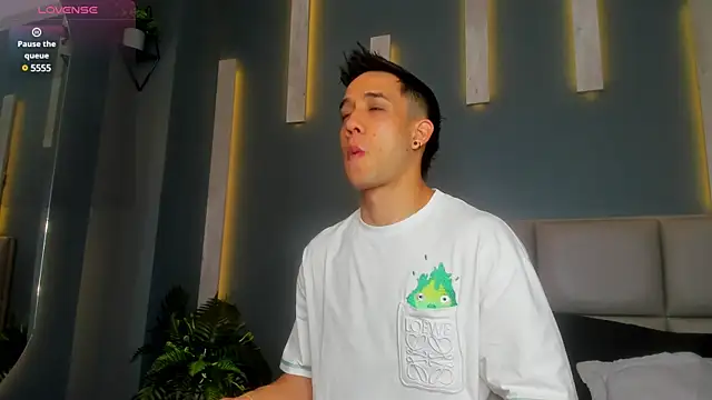 Snapshot of alexgiraldo_ chatting on February 6, 11:21 am alexgiraldo online show from February 6, 11:21 am