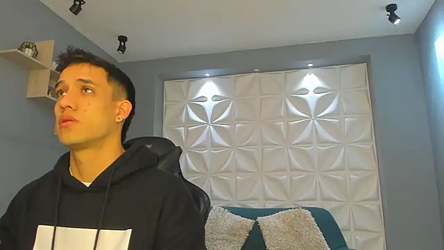 Snapshot of alexgiraldo_ chatting on February 10, 11:25 am alexgiraldo online show from February 10, 11:25 am