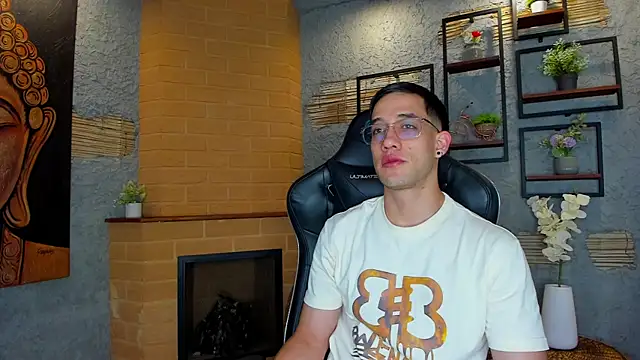 Snapshot of alexgiraldo_ chatting on February 20, 11:20 am alexgiraldo online show from February 20, 11:20 am