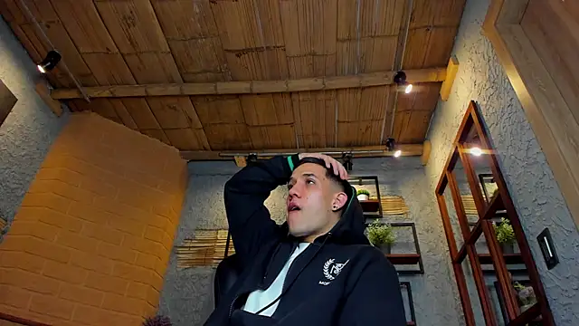 Snapshot of alexgiraldo_ chatting on February 21, 2:38 pm alexgiraldo online show from February 21, 2:38 pm