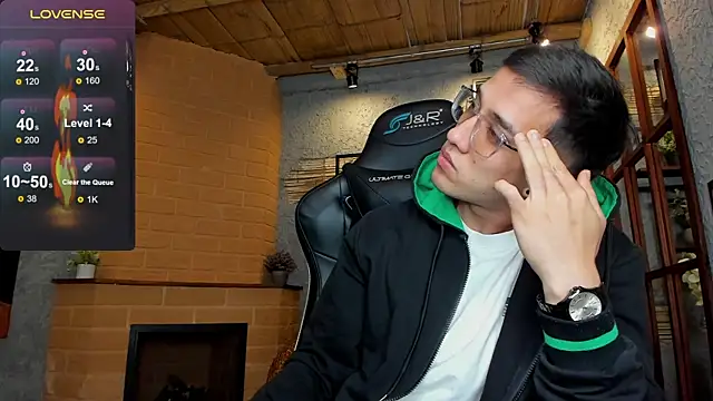 Snapshot of alexgiraldo_ chatting on February 22, 5:24 pm alexgiraldo online show from February 22, 5:24 pm