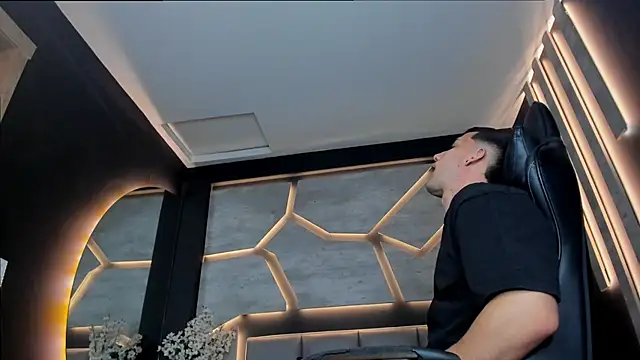 Snapshot of alexgiraldo_ chatting on February 26, 2:46 pm alexgiraldo online show from February 26, 2:46 pm