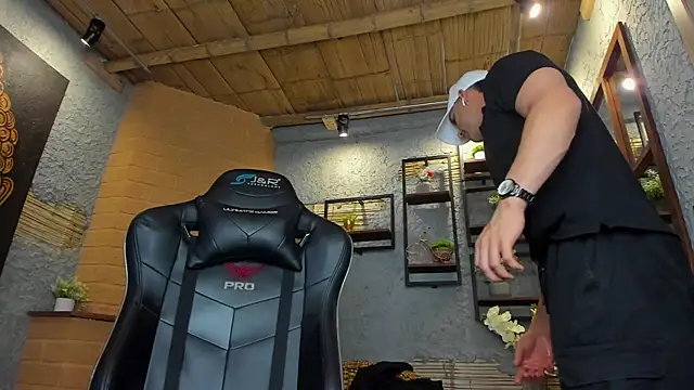 Snapshot of alexgiraldo_ chatting on March 7, 6:00 pm alexgiraldo online show from March 7, 6:00 pm