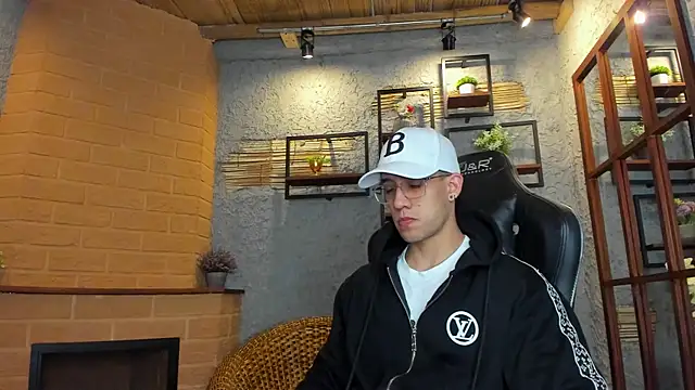 Snapshot of alexgiraldo_ chatting on March 8, 11:16 am alexgiraldo online show from March 8, 11:16 am