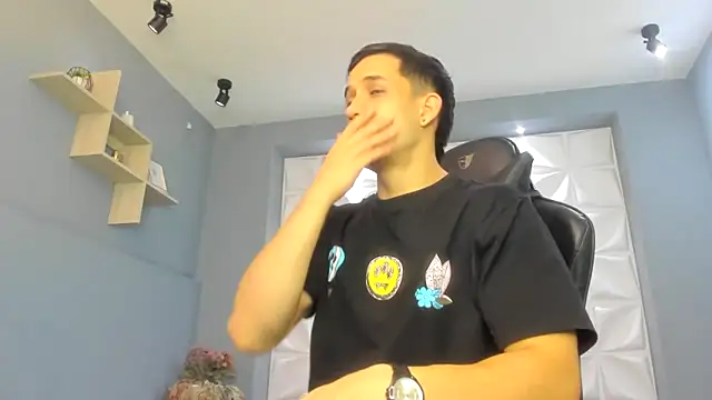 Snapshot of alexgiraldo_ chatting on March 11, 11:23 am alexgiraldo online show from March 11, 11:23 am