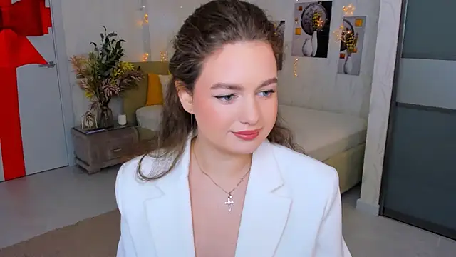 Snapshot of MiracleCurly chatting on February 5, 10:08 am MiracleCurly online show from February 5, 10:08 am