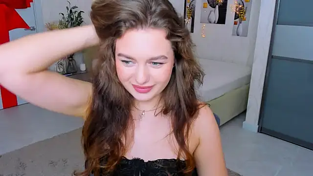 Snapshot of MiracleCurly chatting on February 5, 1:11 pm MiracleCurly online show from February 5, 1:11 pm