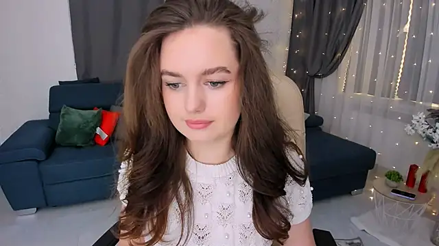 Snapshot of MiracleCurly chatting on February 6, 10:37 am MiracleCurly online show from February 6, 10:37 am