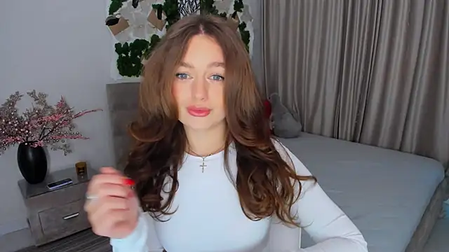 Snapshot of MiracleCurly chatting on February 8, 1:22 pm MiracleCurly online show from February 8, 1:22 pm