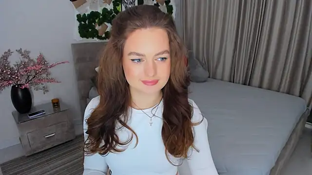 Snapshot of MiracleCurly chatting on February 8, 4:36 pm MiracleCurly online show from February 8, 4:36 pm