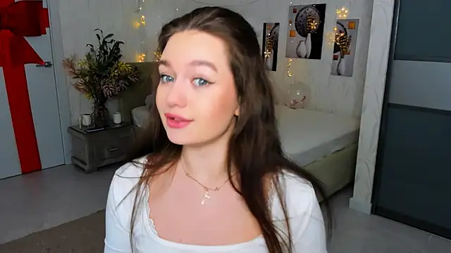 Snapshot of MiracleCurly chatting on February 13, 7:21 pm MiracleCurly online show from February 13, 7:21 pm