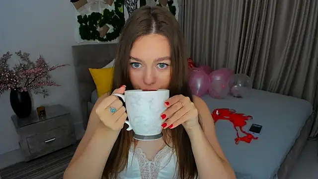 Snapshot of MiracleCurly chatting on February 14, 10:36 pm MiracleCurly online show from February 14, 10:36 pm