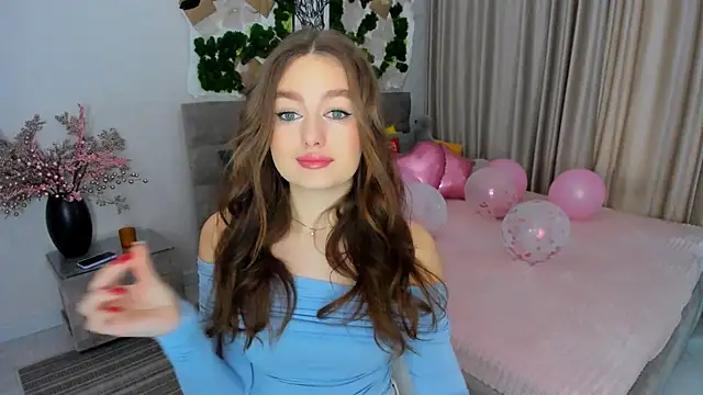 Snapshot of MiracleCurly chatting on February 23, 10:17 am MiracleCurly online show from February 23, 10:17 am