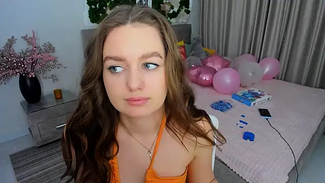 Snapshot of MiracleCurly chatting on February 23, 7:38 pm MiracleCurly online show from February 23, 7:38 pm