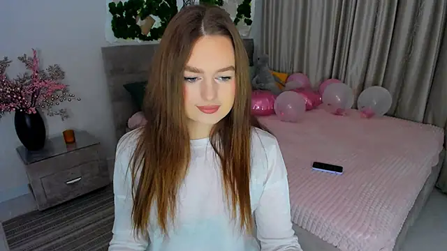 Snapshot of MiracleCurly chatting on February 24, 7:30 pm MiracleCurly online show from February 24, 7:30 pm