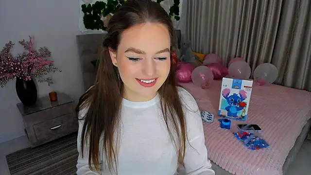 Snapshot of MiracleCurly chatting on February 24, 10:36 pm MiracleCurly online show from February 24, 10:36 pm