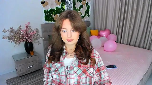 Snapshot of MiracleCurly chatting on March 5, 4:02 pm MiracleCurly online show from March 5, 4:02 pm