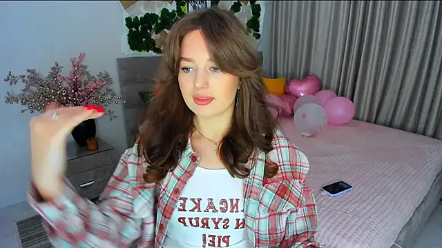 Snapshot of MiracleCurly chatting on March 5, 7:27 pm MiracleCurly online show from March 5, 7:27 pm