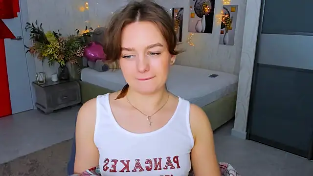 Snapshot of MiracleCurly chatting on March 15, 6:54 pm MiracleCurly online show from March 15, 6:54 pm