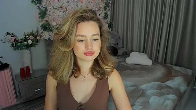 Snapshot of MiracleCurly chatting on September 8, 7:24 pm MiracleCurly online show from September 8, 7:24 pm