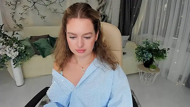 Snapshot of MiracleCurly chatting on September 14, 10:03 am MiracleCurly online show from September 14, 10:03 am